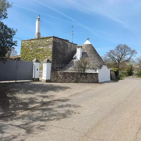 Trulli Volpe Villa *