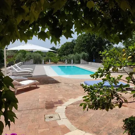 Trulli Volpe Villa *