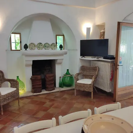 Trulli Volpe Villa *