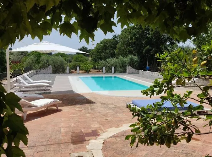 Trulli Volpe Villa *